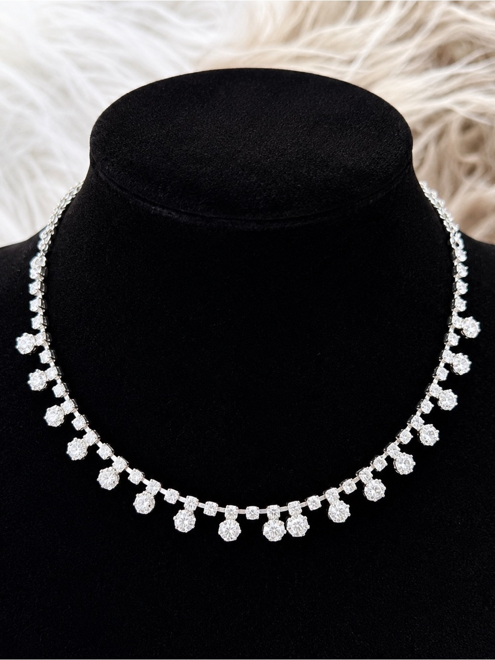 Pretty Silvertone clear bling choker costume necklace